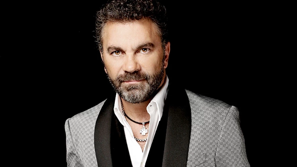 ¡Mijares Sinfónico: Celebración Histórica! El 'Soldado del Amor' Conquista el Auditorio Nacional por 40 Años de Trayectoria y 10 de Éxito Sinfónico