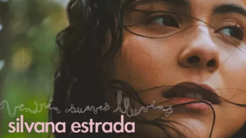 ¡Histórico! Silvana Estrada Agota Tres Fechas en el Teatro Metropólitan con su Gira 'Vendrán Suaves Lluvias' y Consolida su Reinado Musical