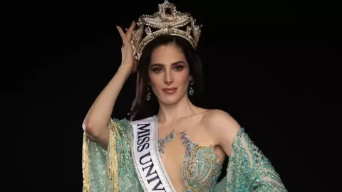 Urgente: Fátima Bosch, Miss Universo 2025, sufre desvanecimiento en el Desfile de las Flores de Ambato y causa conmoción internacional