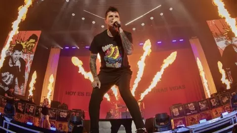 Dani Martín Enciende el Teatro Metropólitan de la CDMX con su Gira '25 Putos Años': Una Noche de Celebración Inolvidable