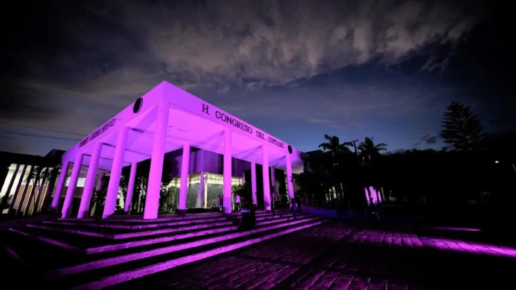 Congreso de Sinaloa se Tiñe de Morado: Poderoso Símbolo por la Igualdad y la Lucha Contra la Violencia de Género